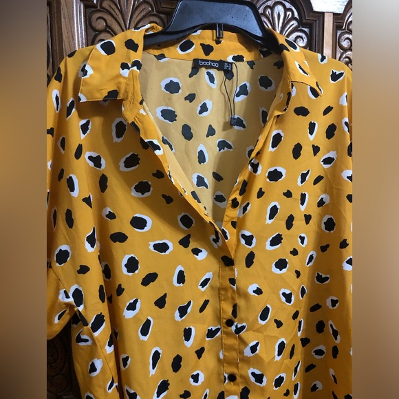 Woman’s boohoo Top - Picture 9 of 14